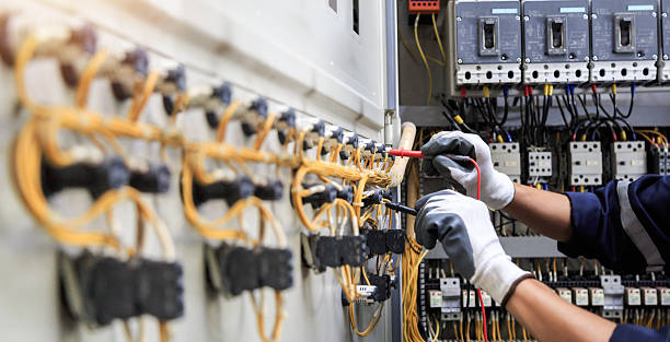 Professional Electrician technician working in Governors Club, NC